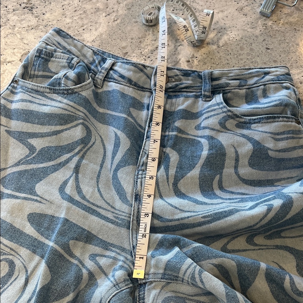 SO Wide Leg Swirl Blue Jeans Size 7/28 Inseam 29” - Picture 6 of 9